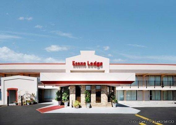 Econo Lodge Wall Luaran gambar