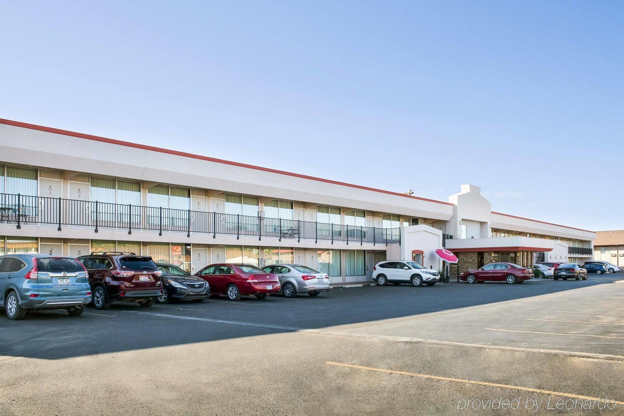 Econo Lodge Wall Luaran gambar