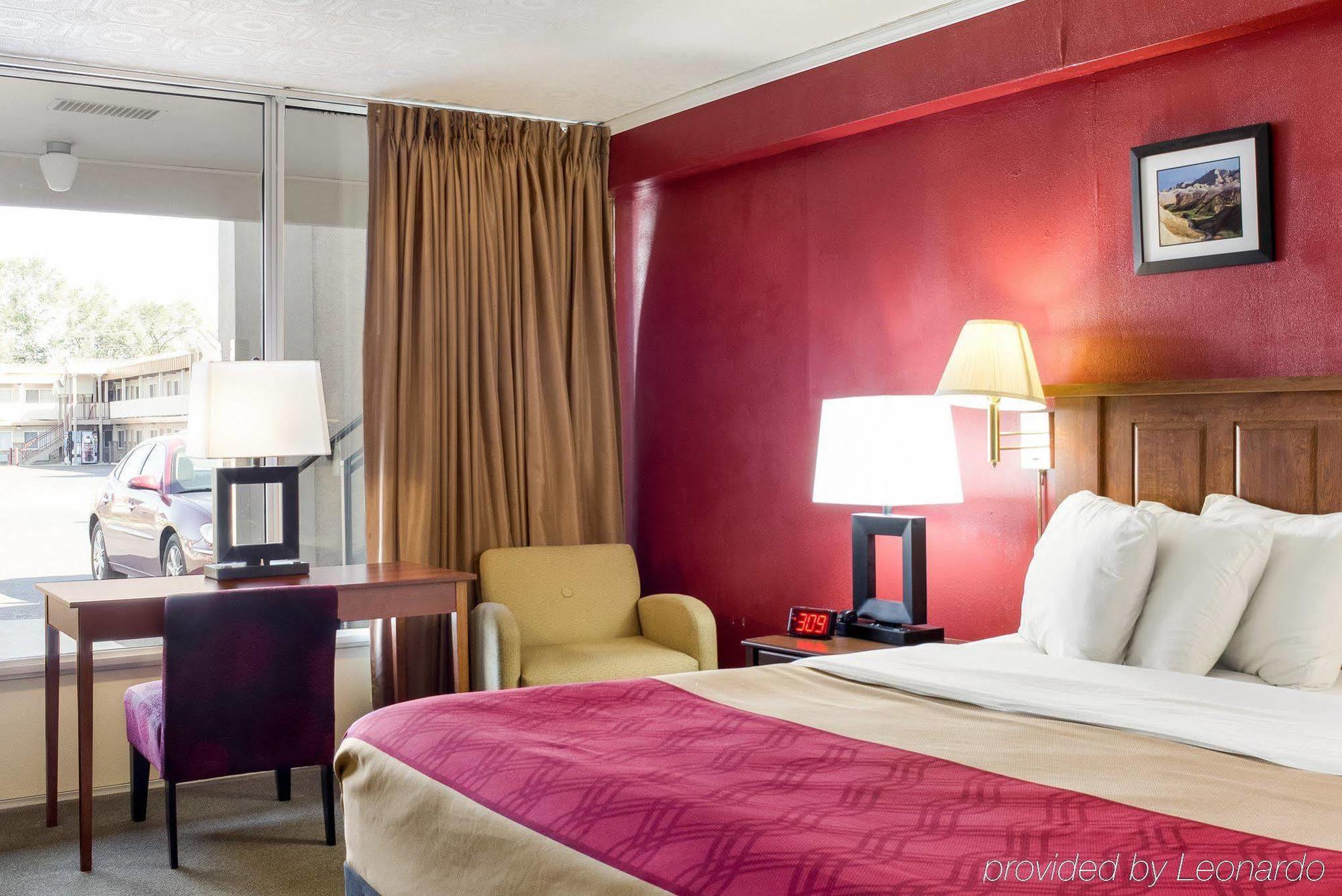 Econo Lodge Wall Luaran gambar