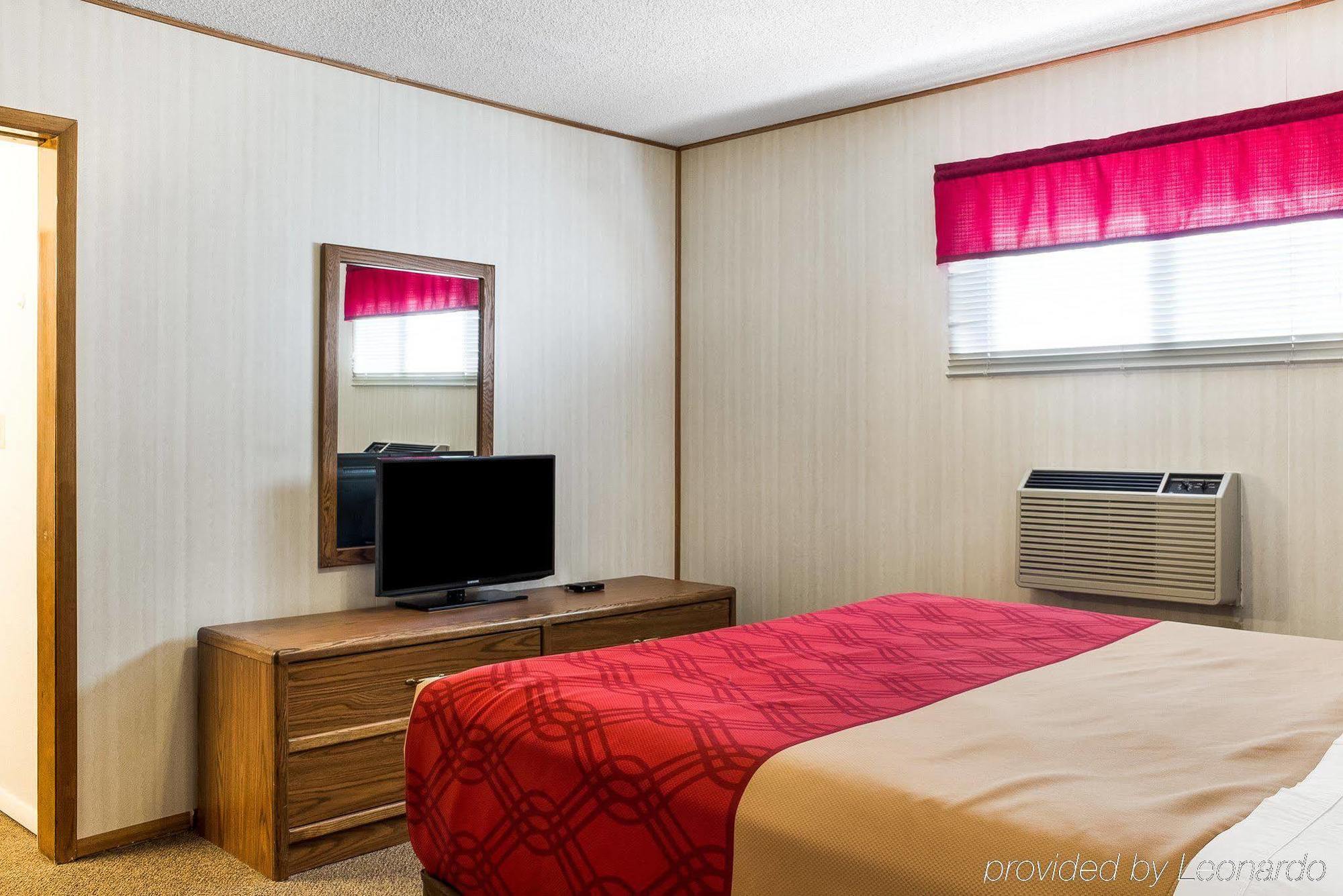 Econo Lodge Wall Luaran gambar