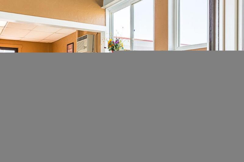 Econo Lodge Wall Luaran gambar