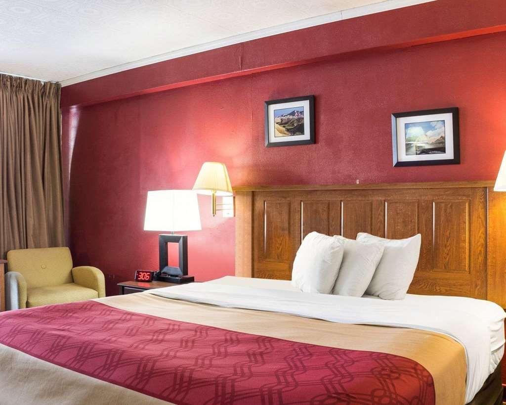 Econo Lodge Wall Bilik gambar